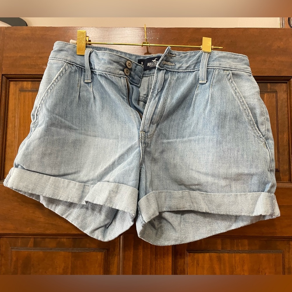 Hollister Size 9 High Rise Mom Shorts